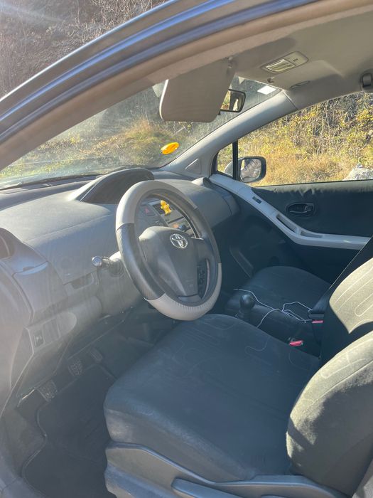 Vând sau schimb Toyota Yaris