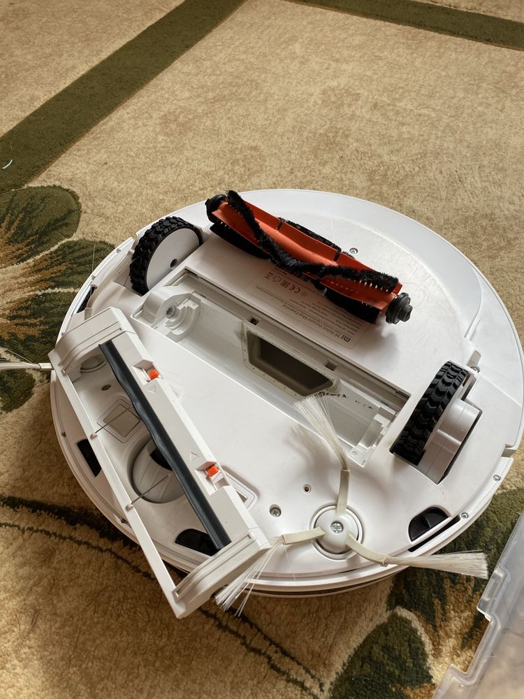 Продаю робот-пылесос Mi Robot Vacuum-Mop Essential