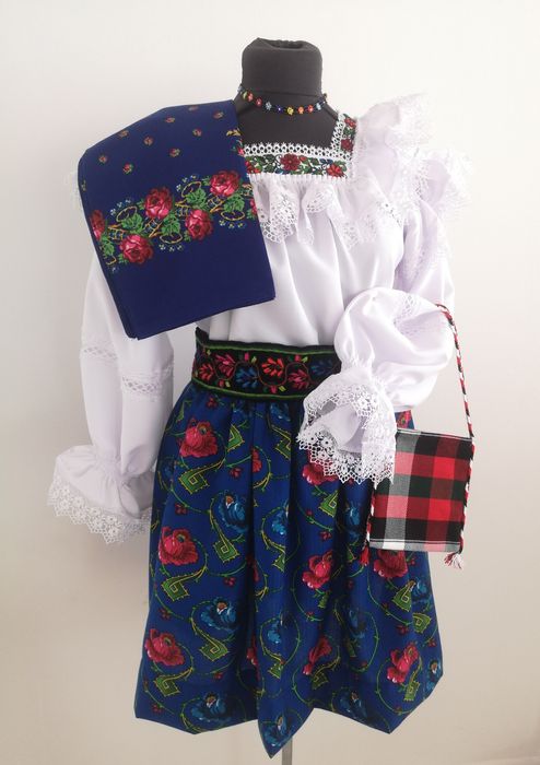 Costum popular complet pentru doamne de Maramures