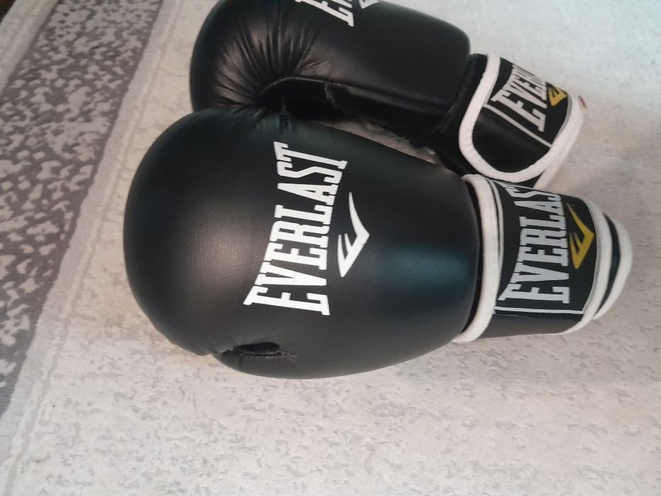 Боксёрские перчатки