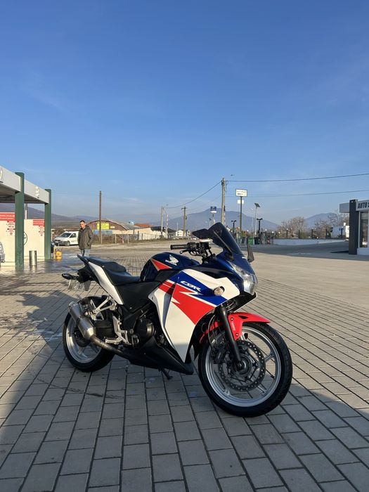 Vând sau schimb cu auto honda cbr 250r (2011)