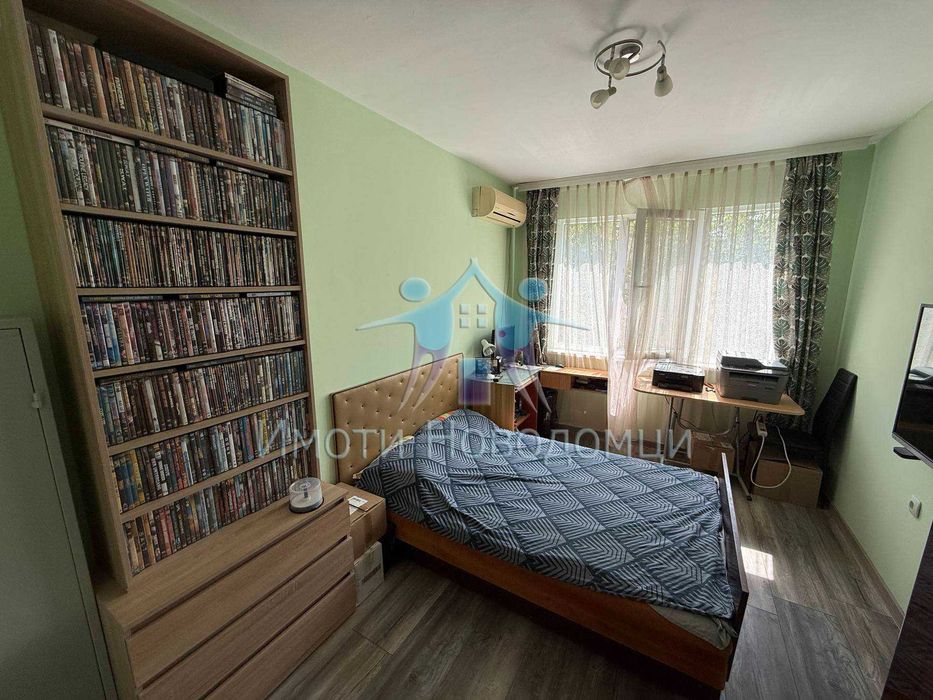 Тристаен, Шумен, Център