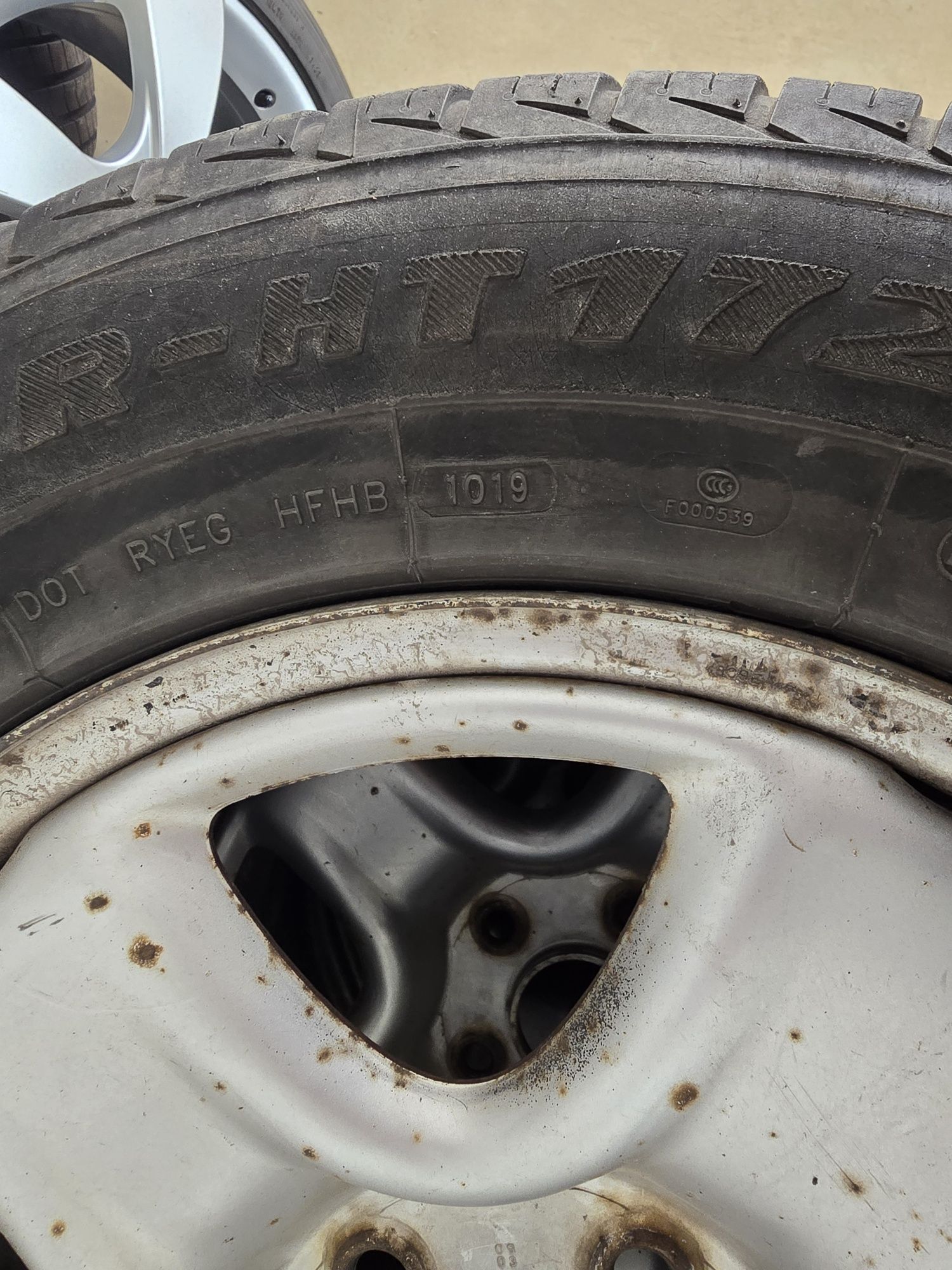 Джанти с гуми свалени от RAV4 2004г.