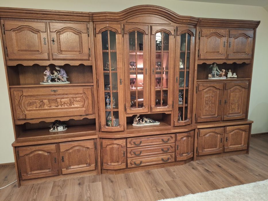 Mobila lemn masiv sculptata