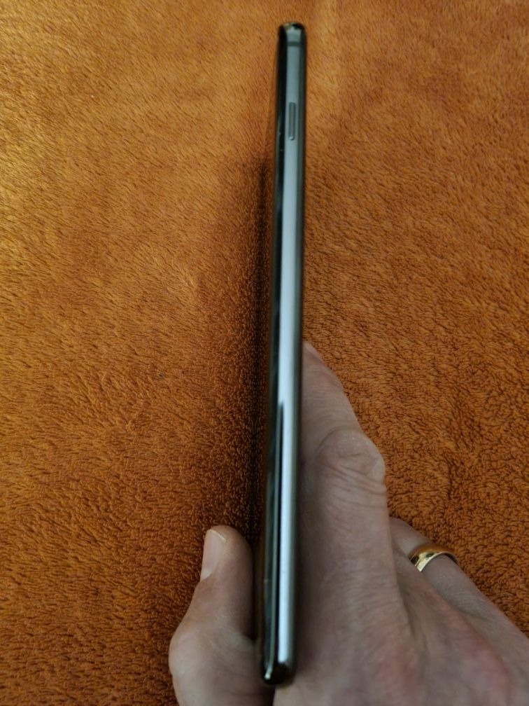 Страхотен Самсунг S10 plus