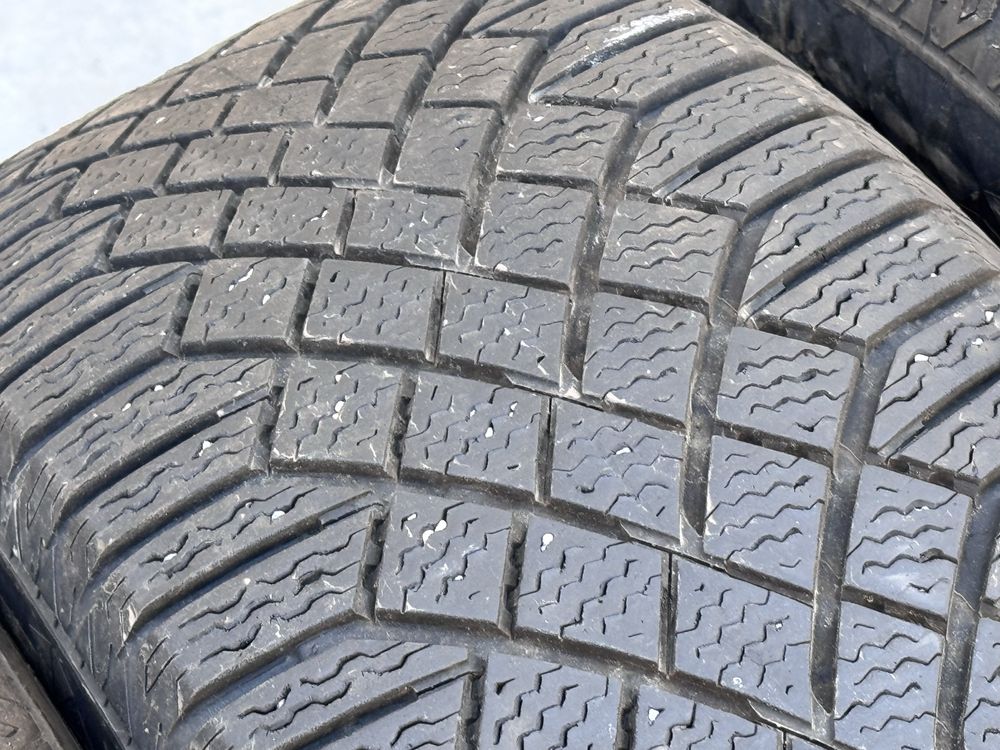 235/60/R18 Continental Vicing Contact7 4бр зимни dot3918