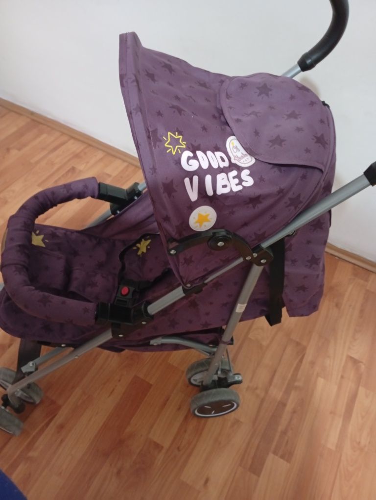 Vând căruț sport cu poziție de somn
