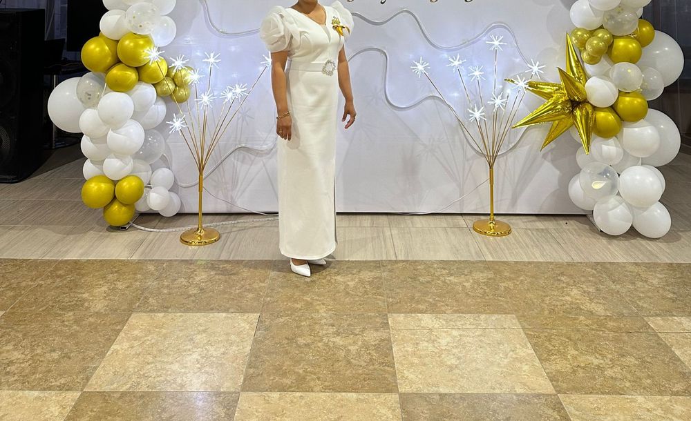 Продам белая шикарное вечернее платье. Размер 44