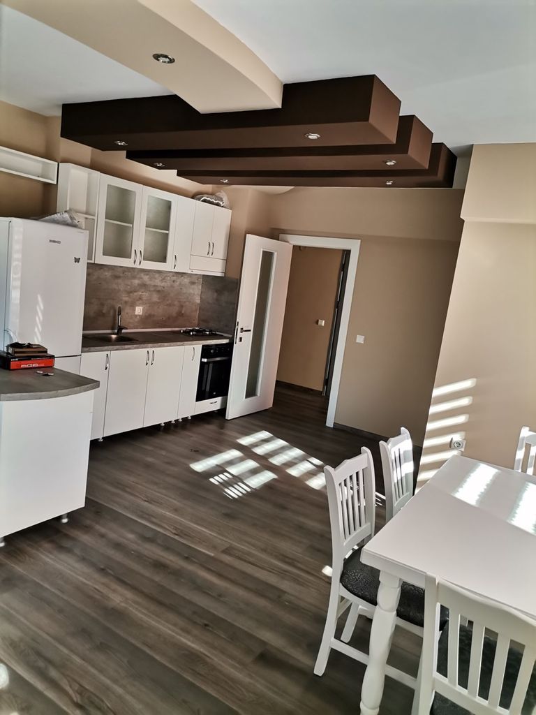 Дава се под наем Тристаен апартамент в Асеновград - 92 кв.м за 357 € - Снимка #3