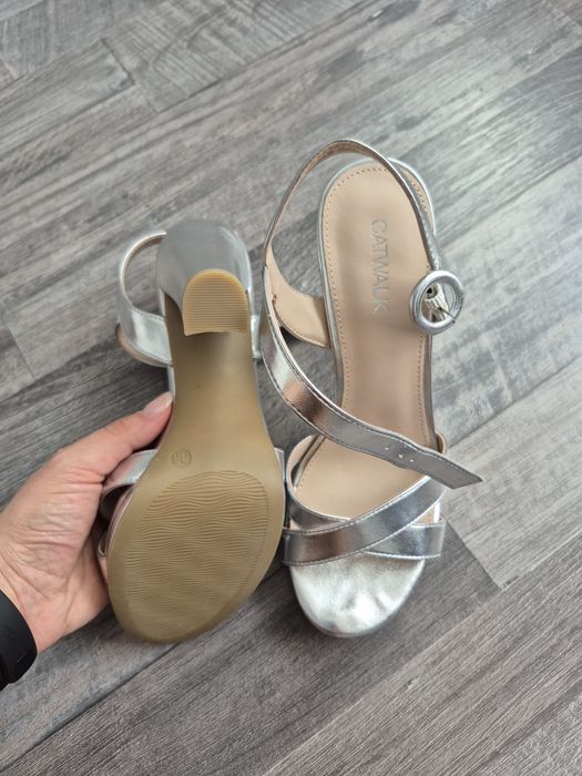 Sandale  de culoare argintie