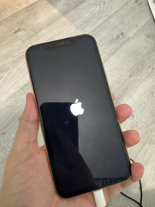 Iphone XR 128ГБ (желтого цвета)