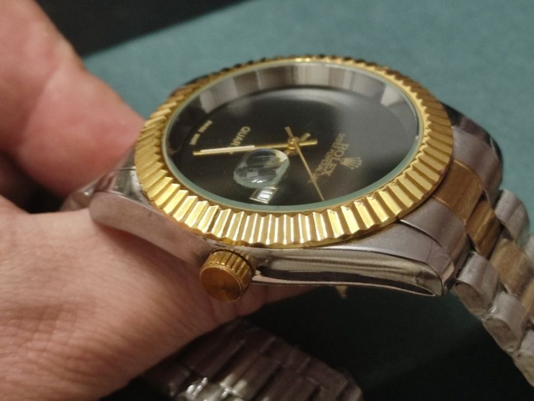 ROLEX Oyster Perpetual Date / Часовник / Swiss