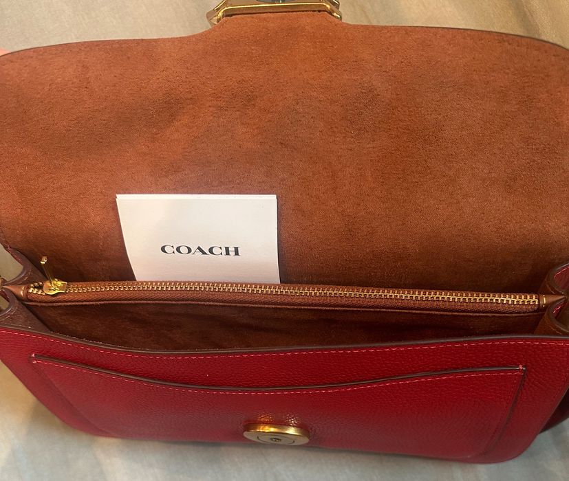 Coach чантата е нова не ползвана