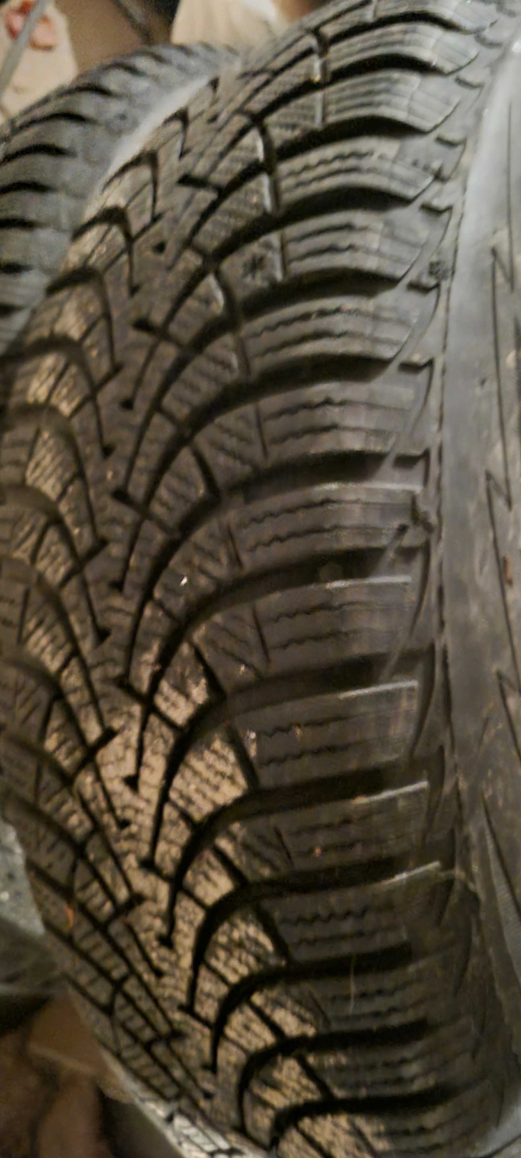 Jante tablă de 15 + Cauciucuri GOODYEAR de iarnă 195/65R15