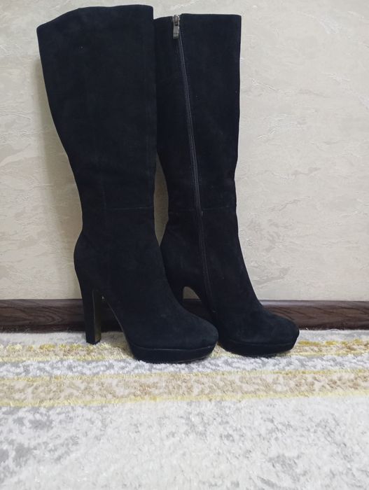 Новые замшевые сапоги размер 40