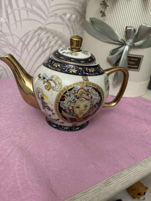 Продам красивый чайник