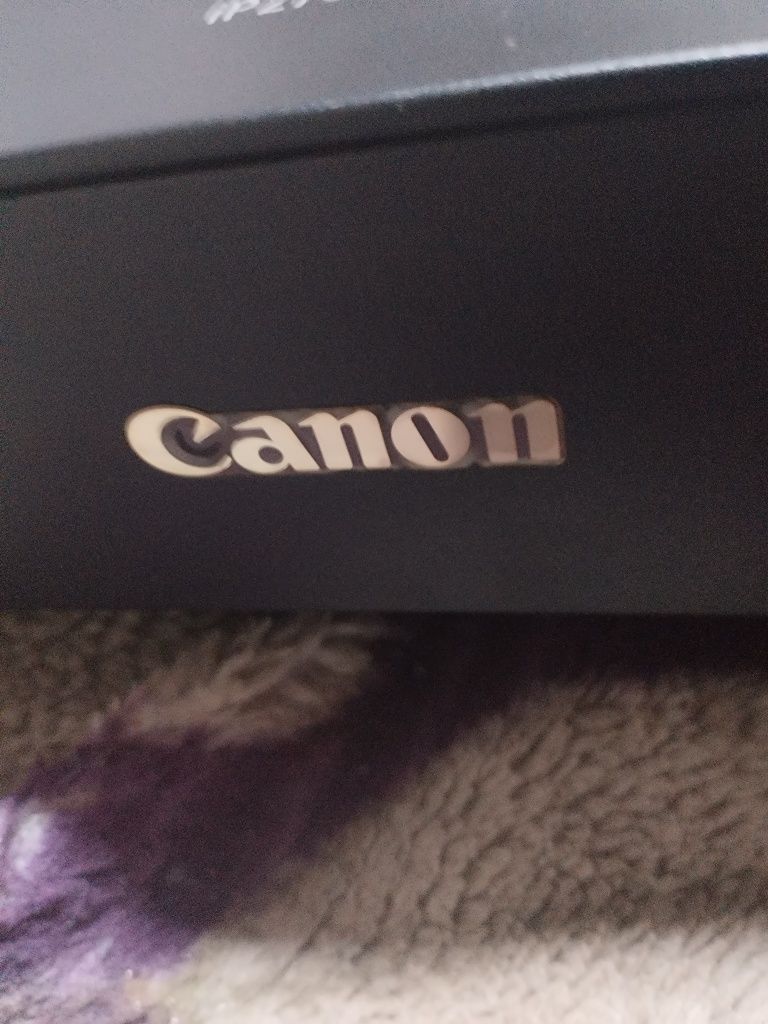 Vând imprimata canon Pixma ip2700