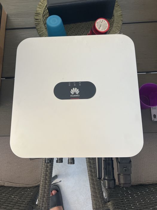 Se vinde invertor huawei 5kw