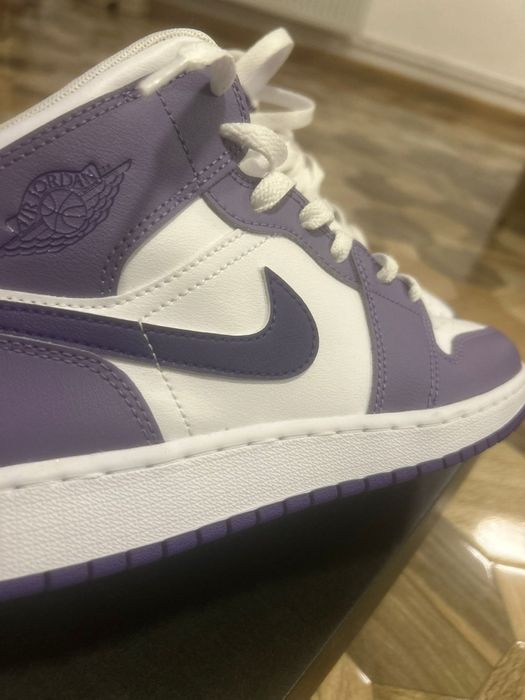 AIR JORDAN 1 MID 24.5 cm