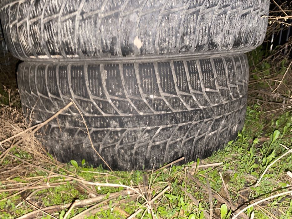 Продам шины 235/45/18
