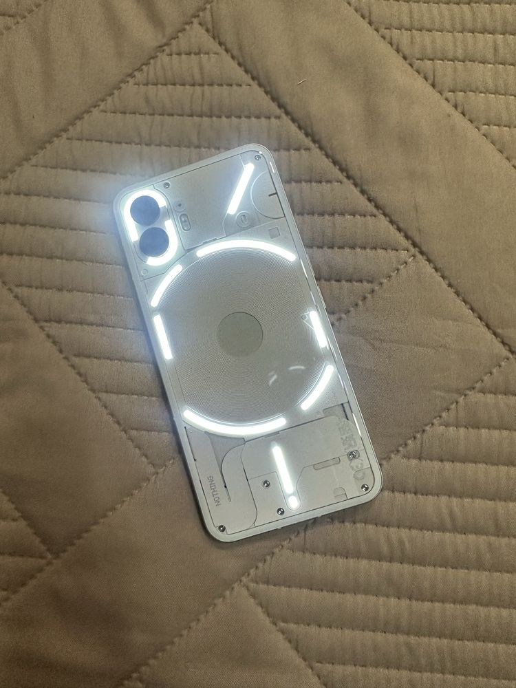 Продается Nothing Phone 2 (256ГБ) белый.
