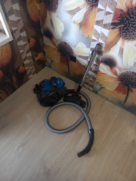 Продавам прахосмукачка Bosch