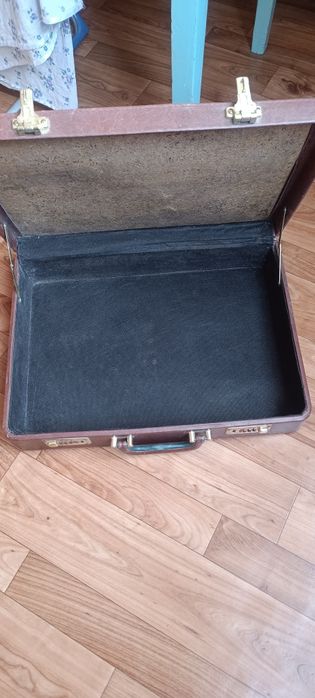 Продам фирменный кейс.