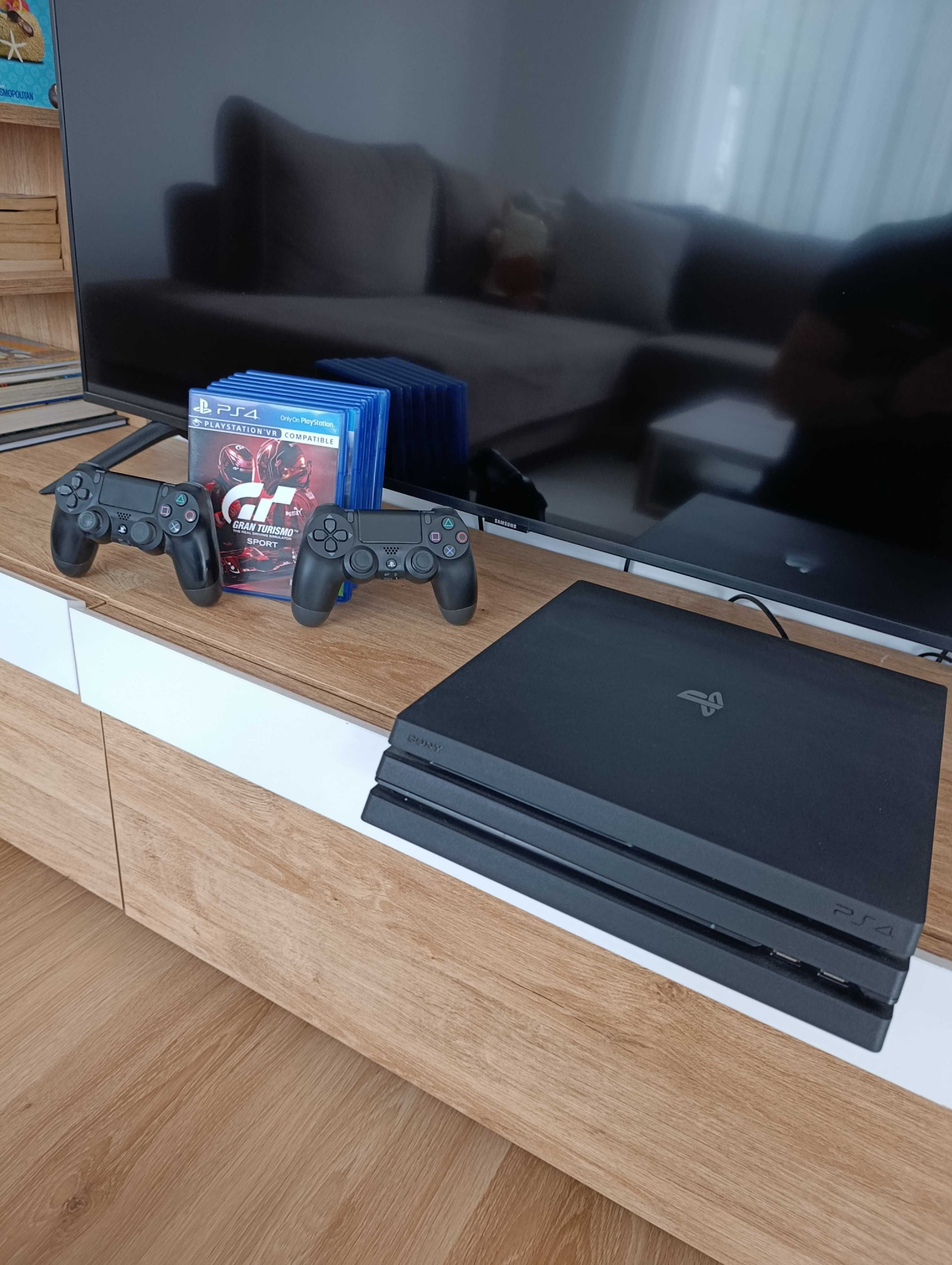 PS4 Pro 1TB + 2бр джойстици + игри