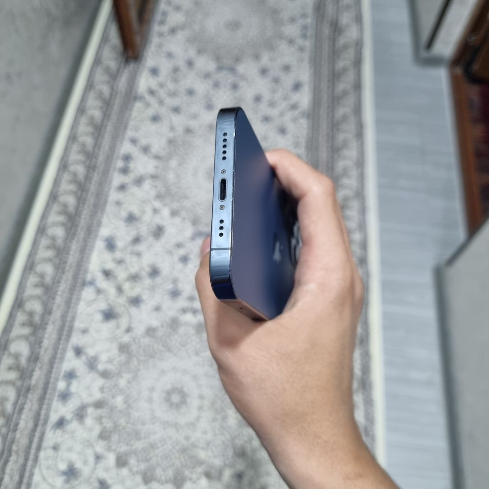 Iphone 12 PRO . 256GB  IDIYAL