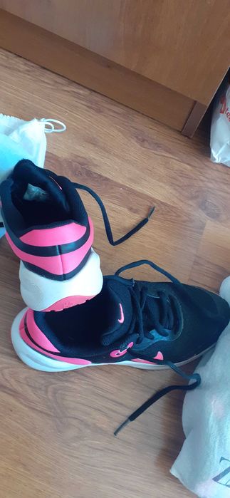 Два чифта детски маратонки ,,Nike" от Zara.