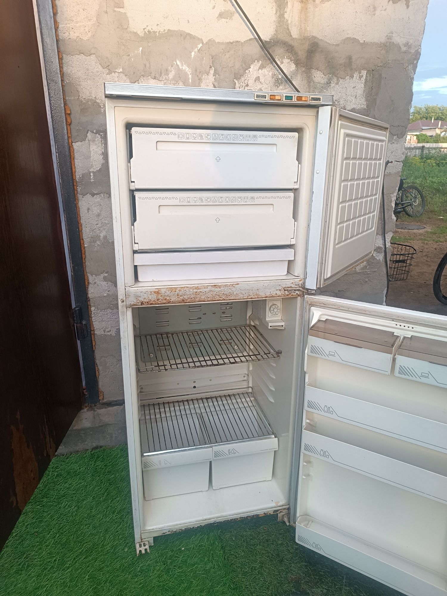Продам холодильник