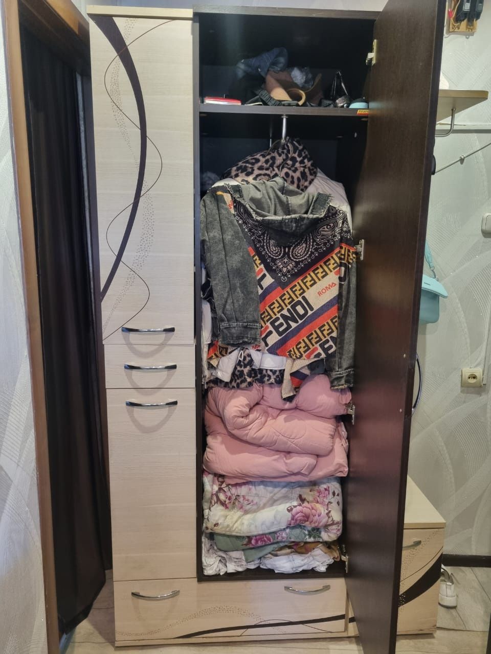 Продаю прихожую б/у в отличном состояние  возможен торг