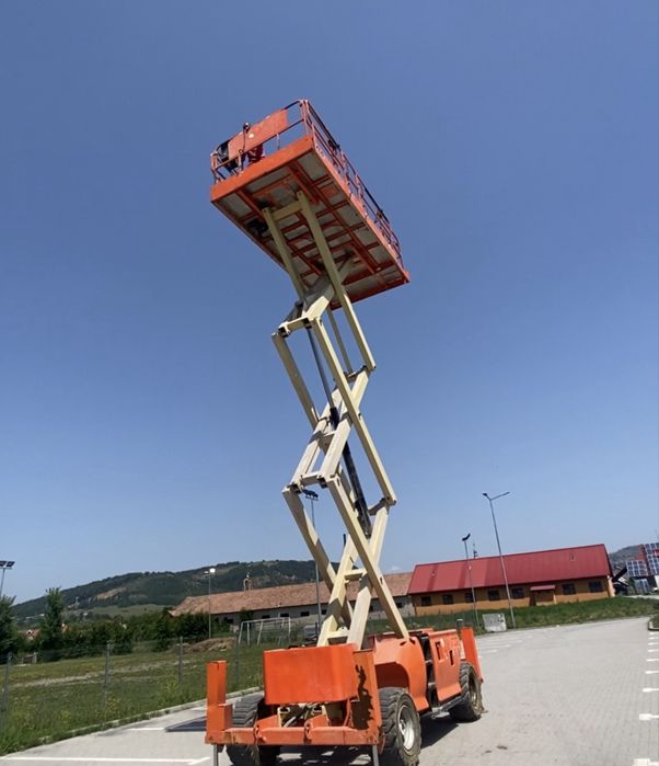 De vanzare sau da inchiriat nacela tip foarfeca 4x4