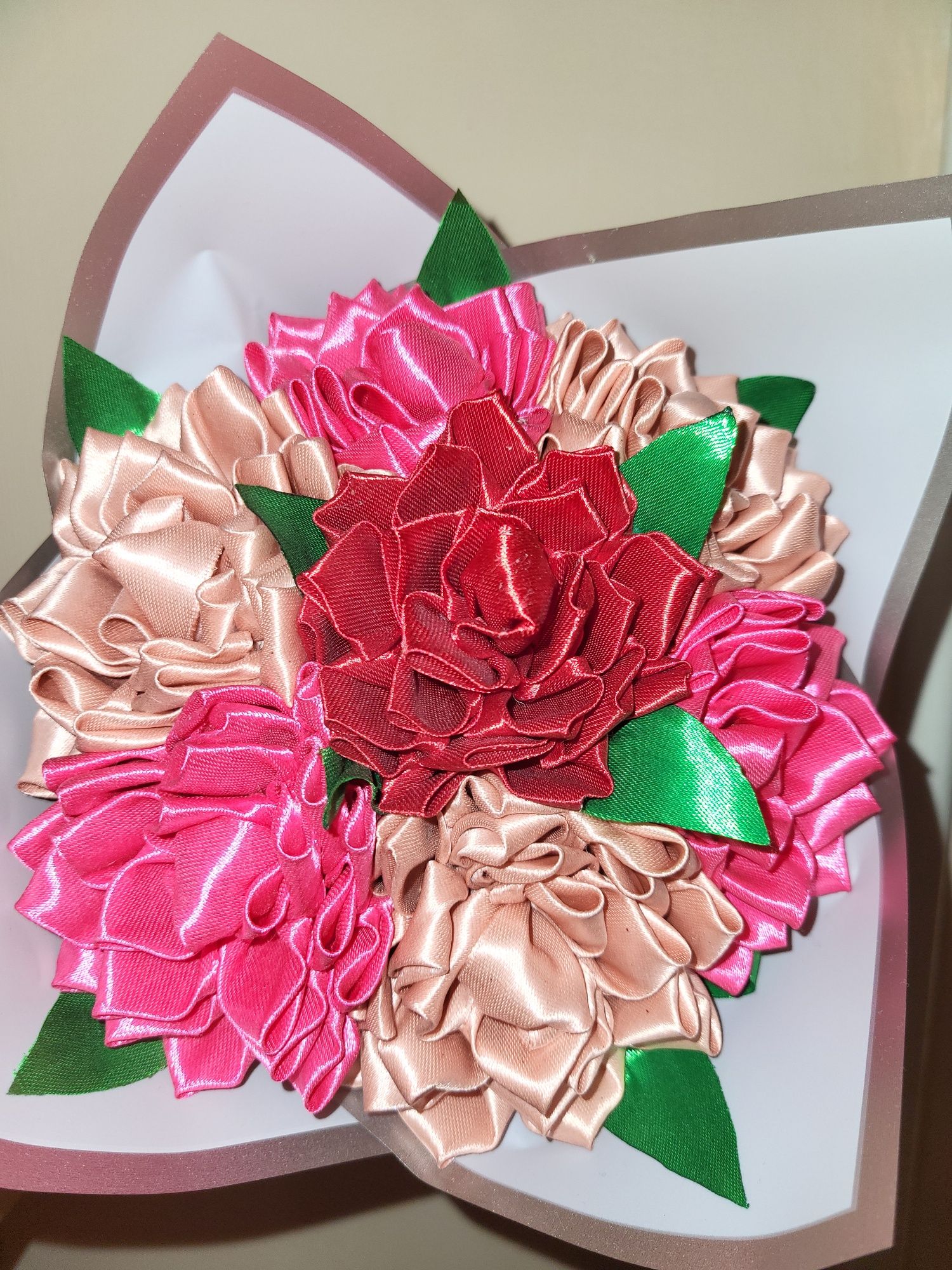 Георгины из атластных лент