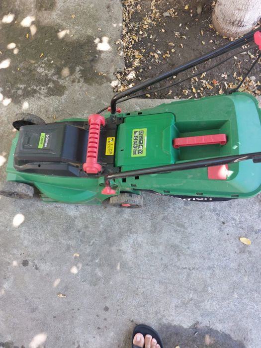 Mașină de tuns iarba