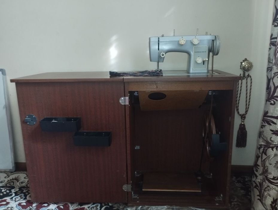 Швейная машина Чайка 142