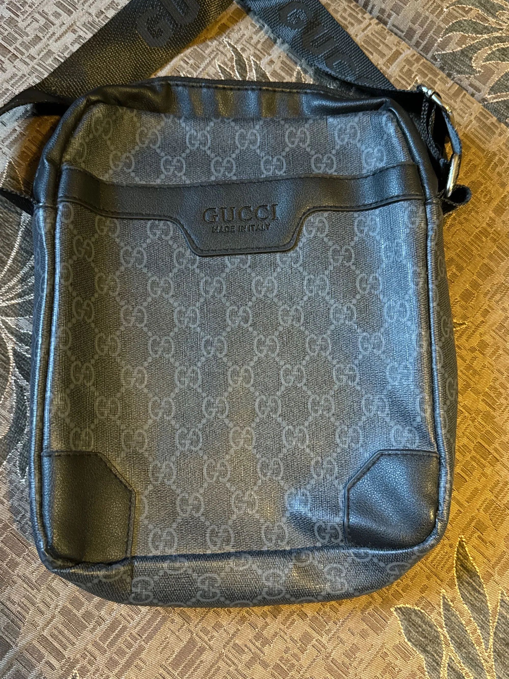 луксозна мъжка кожена чантичка GUCCI