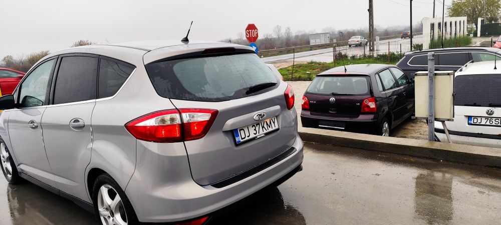 Vând Ford c max an 2011