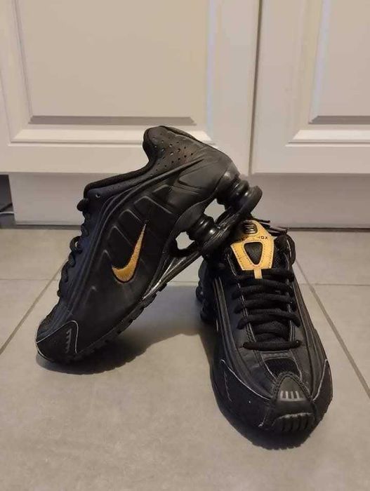 Nike Shox R4 Black Metallic Gold. Номер 35.5, носени