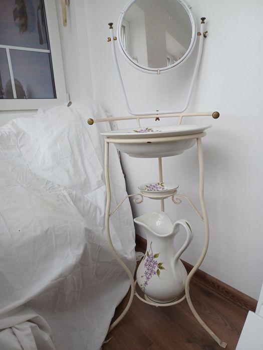 Lavoar si scaun balansoar  in stare impecabila