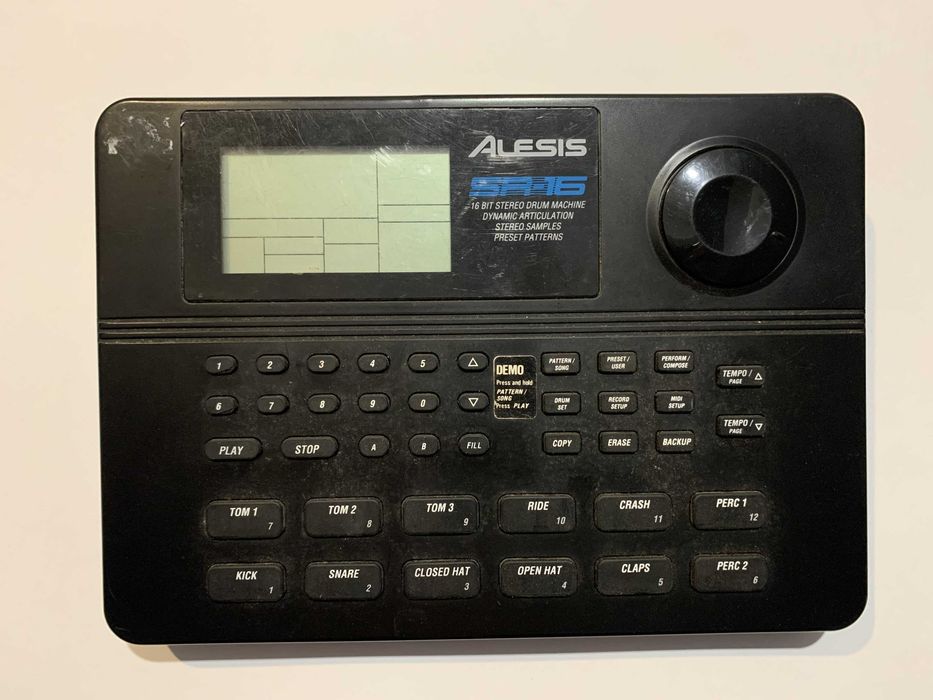 Alesis SR-16 Drum machine ритъм/барабанна машина