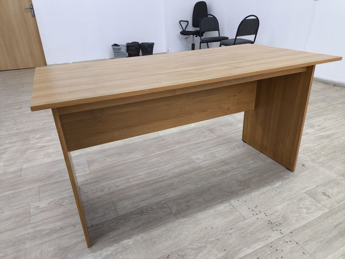 Продаем офисную мебель, столы, кресло