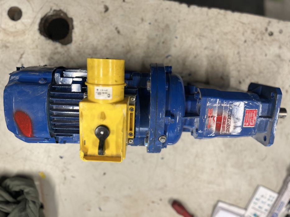 Motor electric cu reductor de 1,5 kw