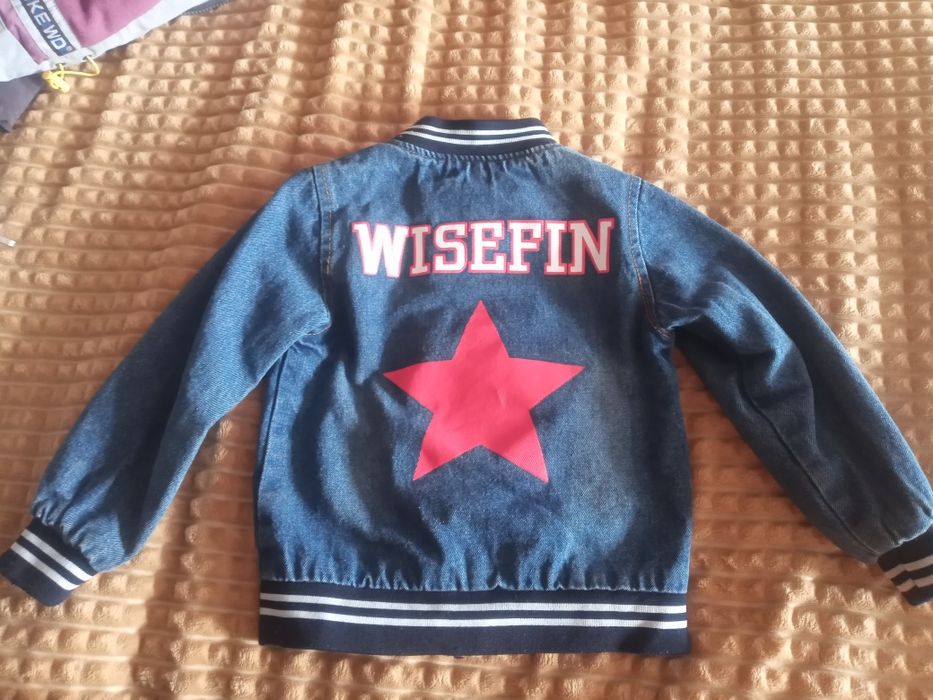 Продам джинсовку на мальчика в хорошем состоянии