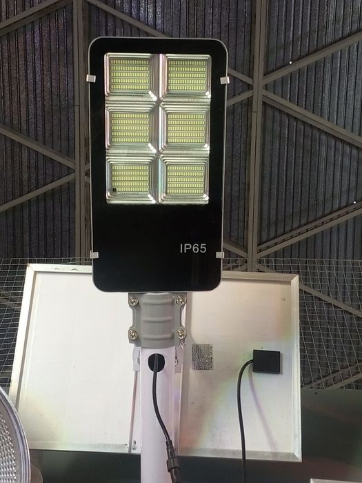 Quyosh panelli pirajektr