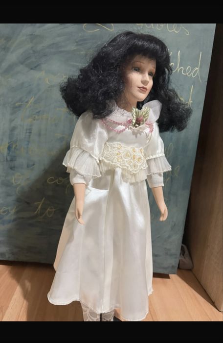 Păpușă de porțelan