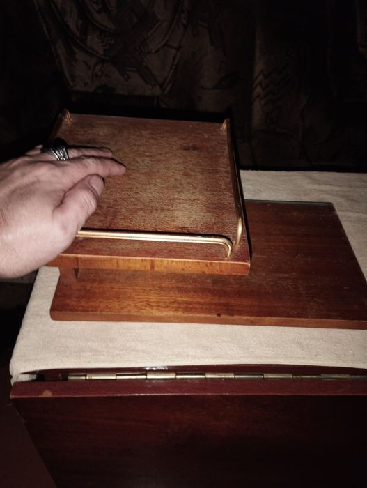 Полка угловая металлическая