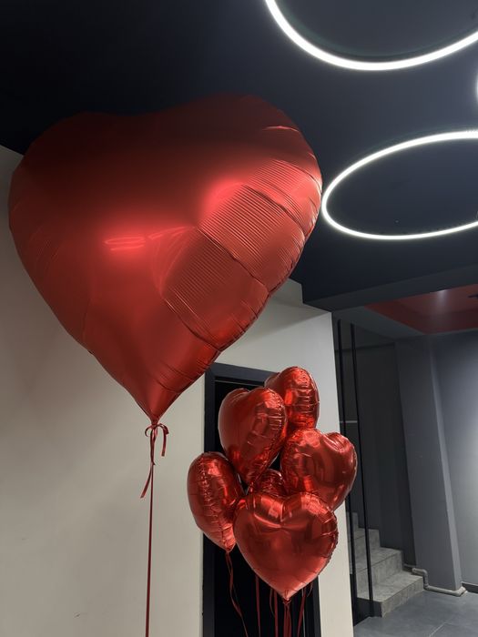 шары,сердечки,цифры,электрогирлянда-штора,холст для отпечатков рук