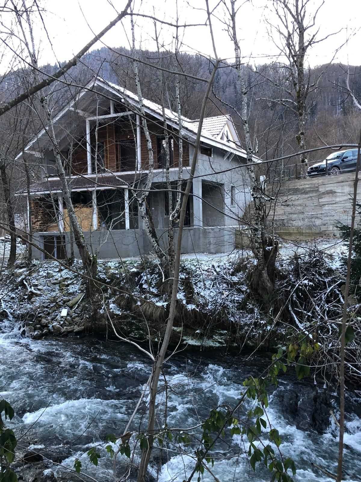 Vand Casa Poiana Marului Caras-Severin