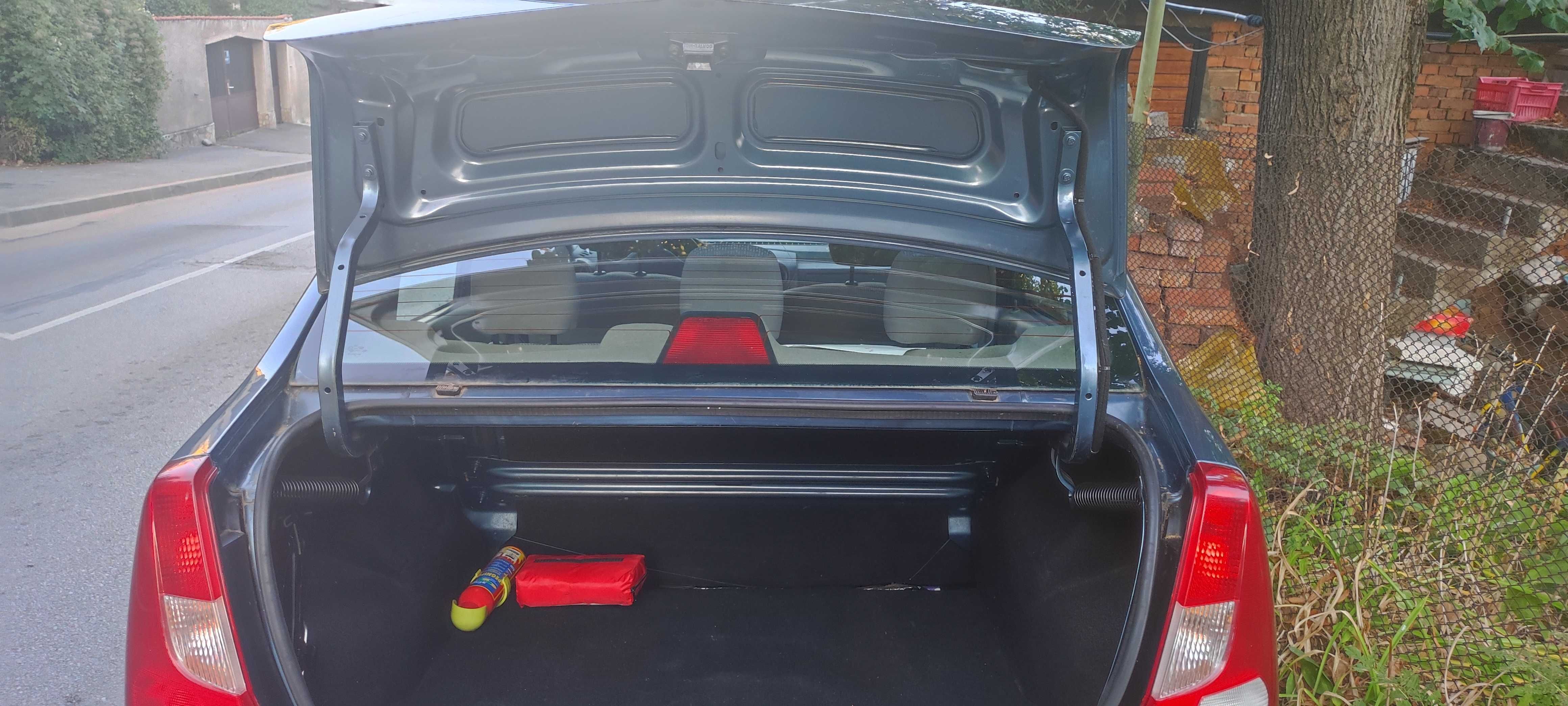 Продавам Dacia Logan 1.4